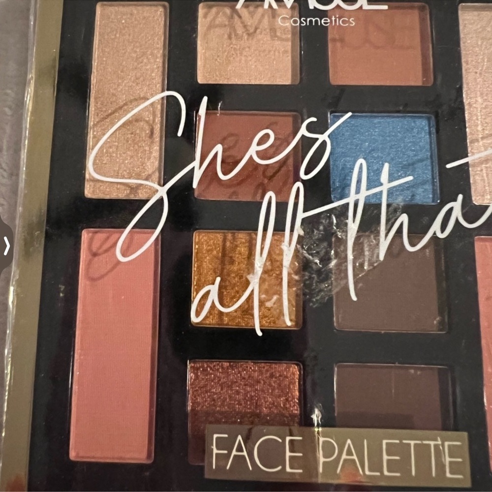 Eyeshadow - Picture 2 of 7